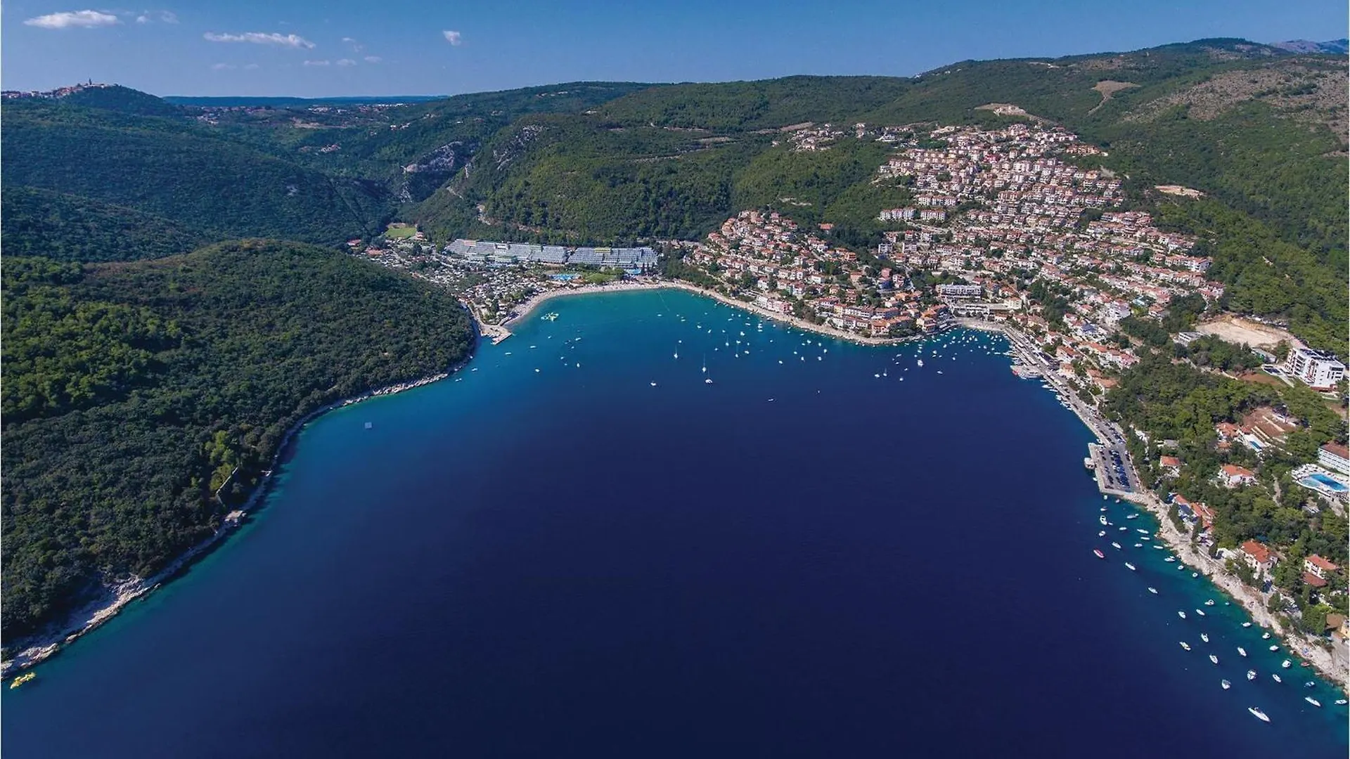 Nice Apartment In Rabac With Kitchen